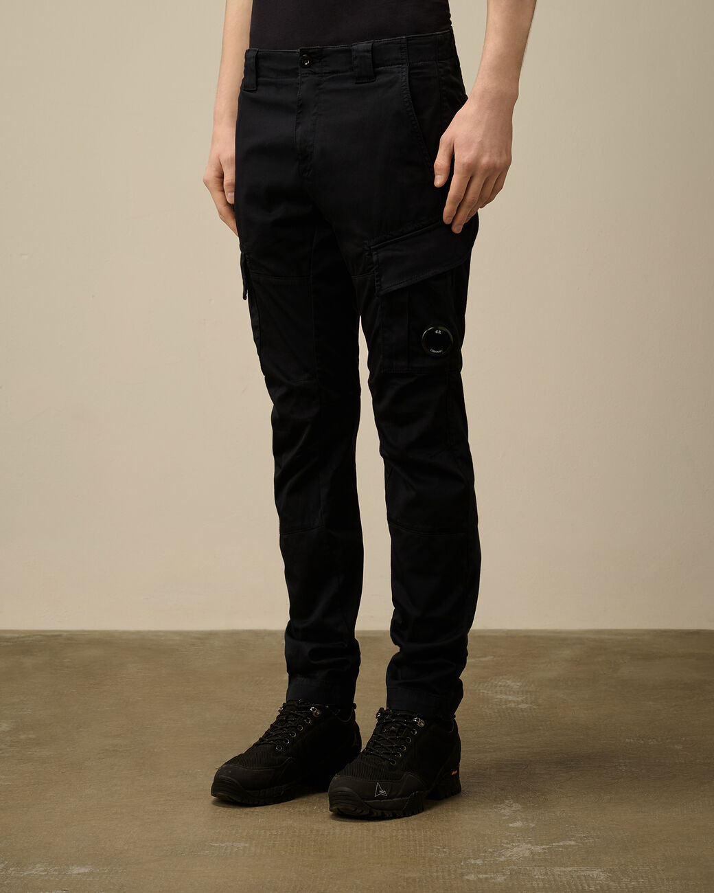 Pantalón cargo para hombre C.P. Company CMPA056A005694G – Color 888