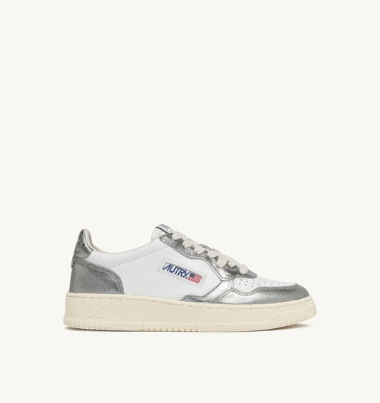 Zapatillas de Mujer AUTRY AULWWB44 – Estilo Icónico y Comodidad Diaria