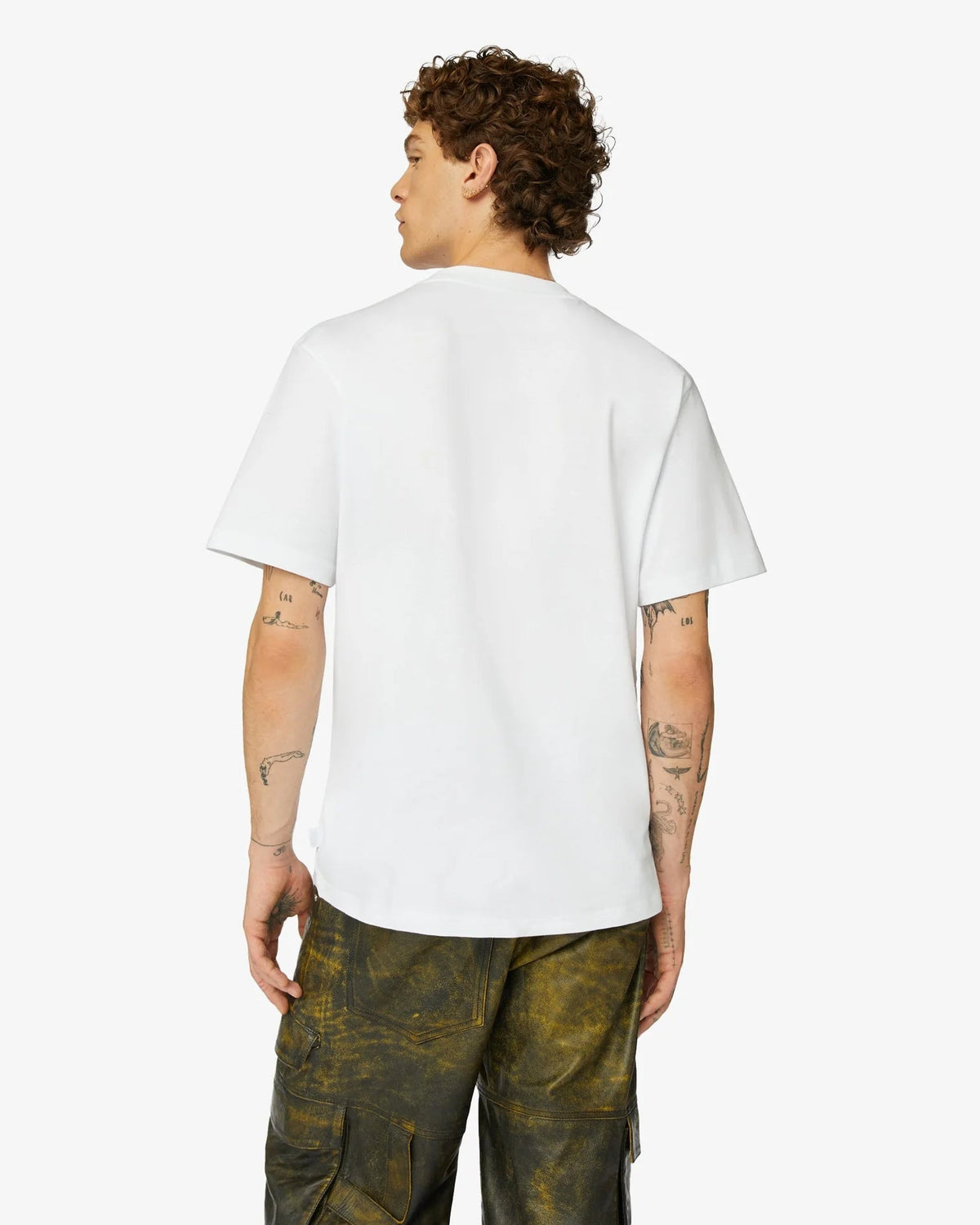 Camiseta de hombre GCDS A1OM2312JA4 01 – Estilo icónico y corte moderno